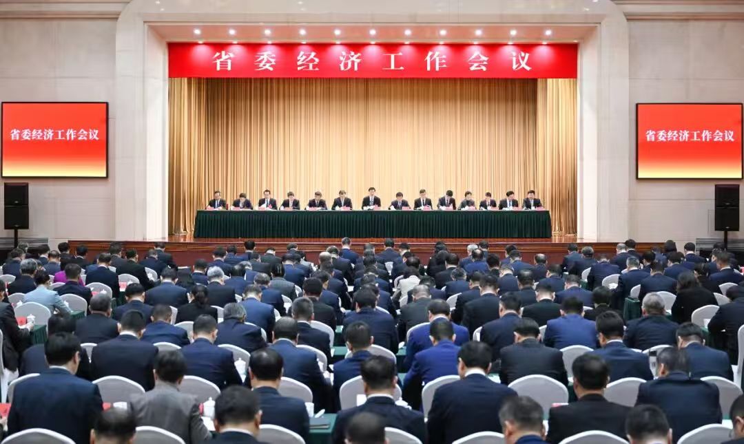 省委经济工作会议在沈阳举行 许昆林讲话 王新伟作总结讲话 周波熊茂平出席